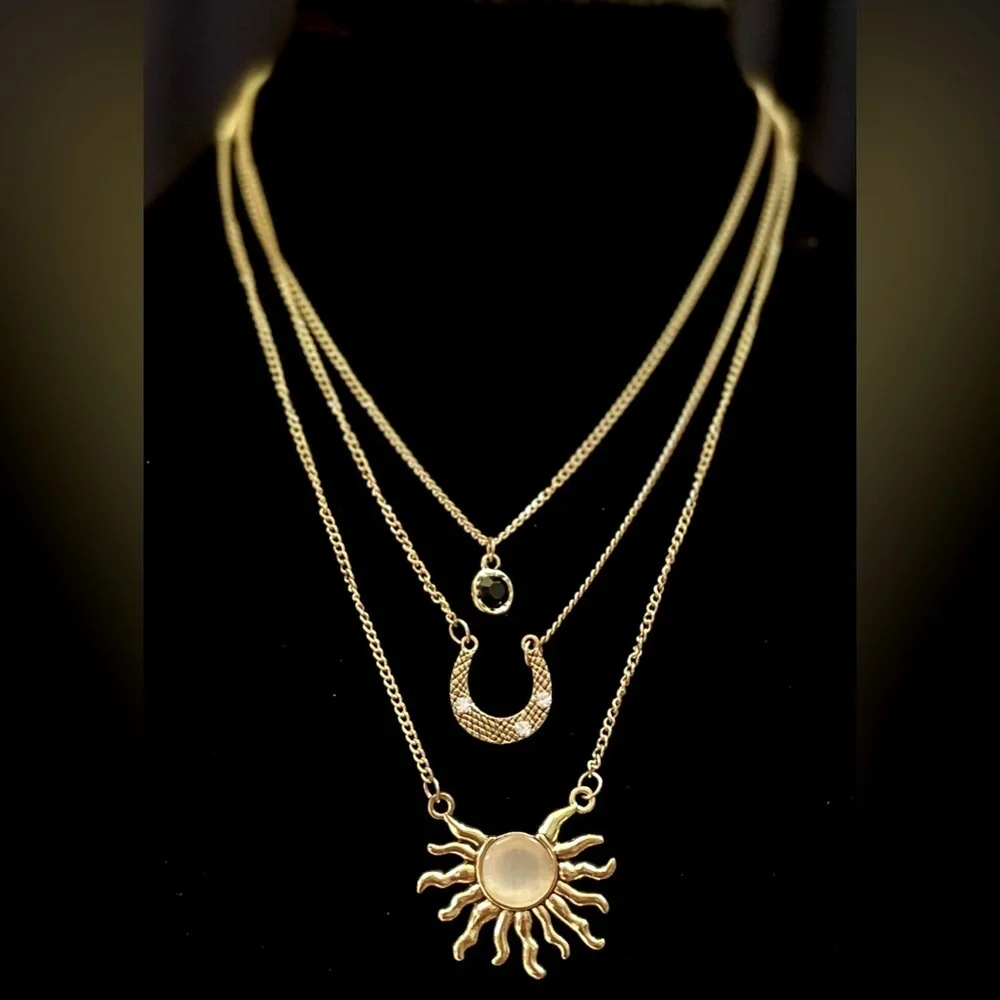 Gold tone triple strand necklace - Picture 1 of 4